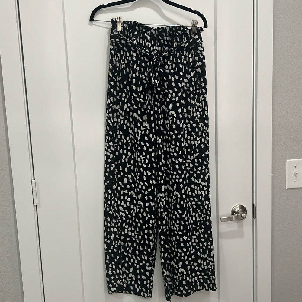 Black Polka Dot Paper Bag Waist pants! Size Medium. Wide leg